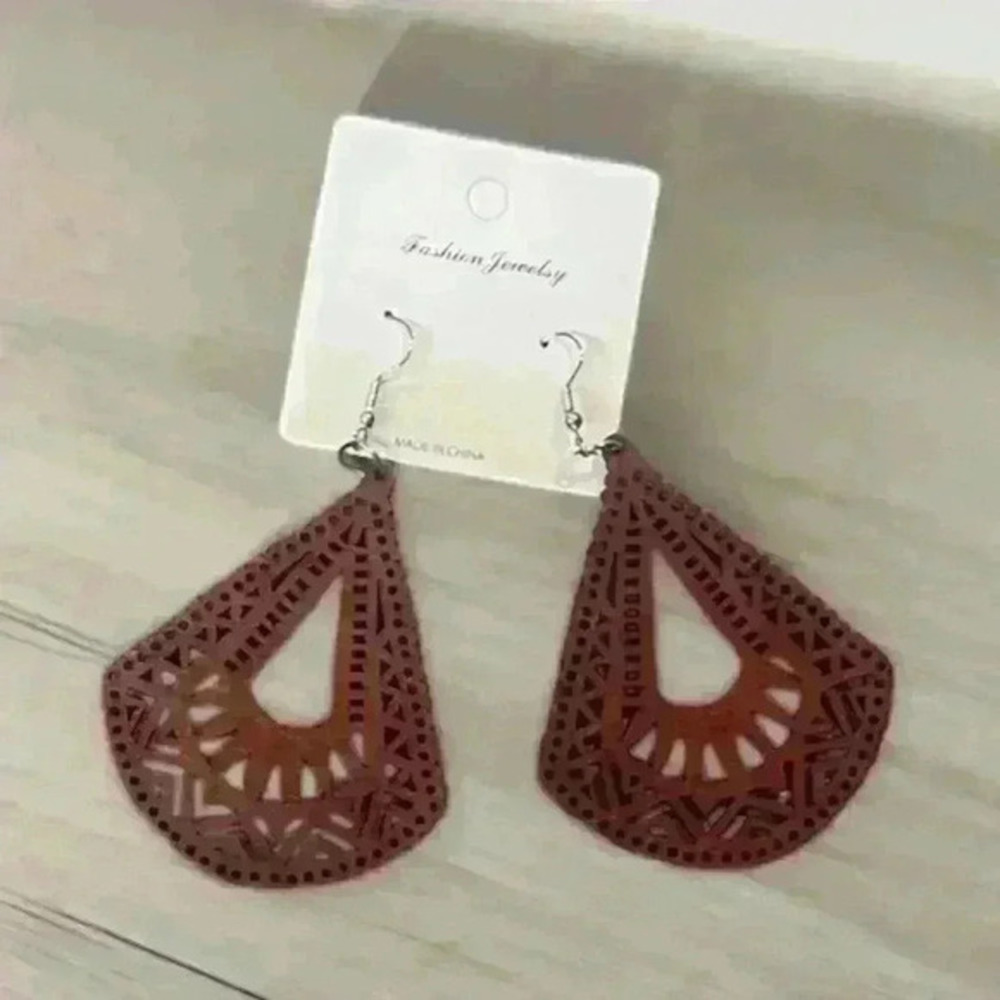 NWT Ellis Boutique Fashion Earings ❤️